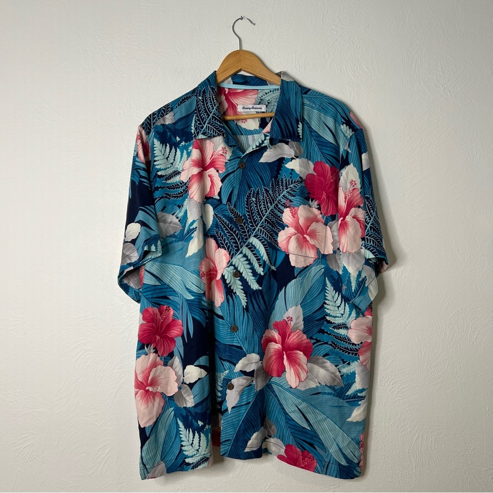 Tommy Bahama Silk Blue and Pink Button Down Shirt with Floral Print size XL